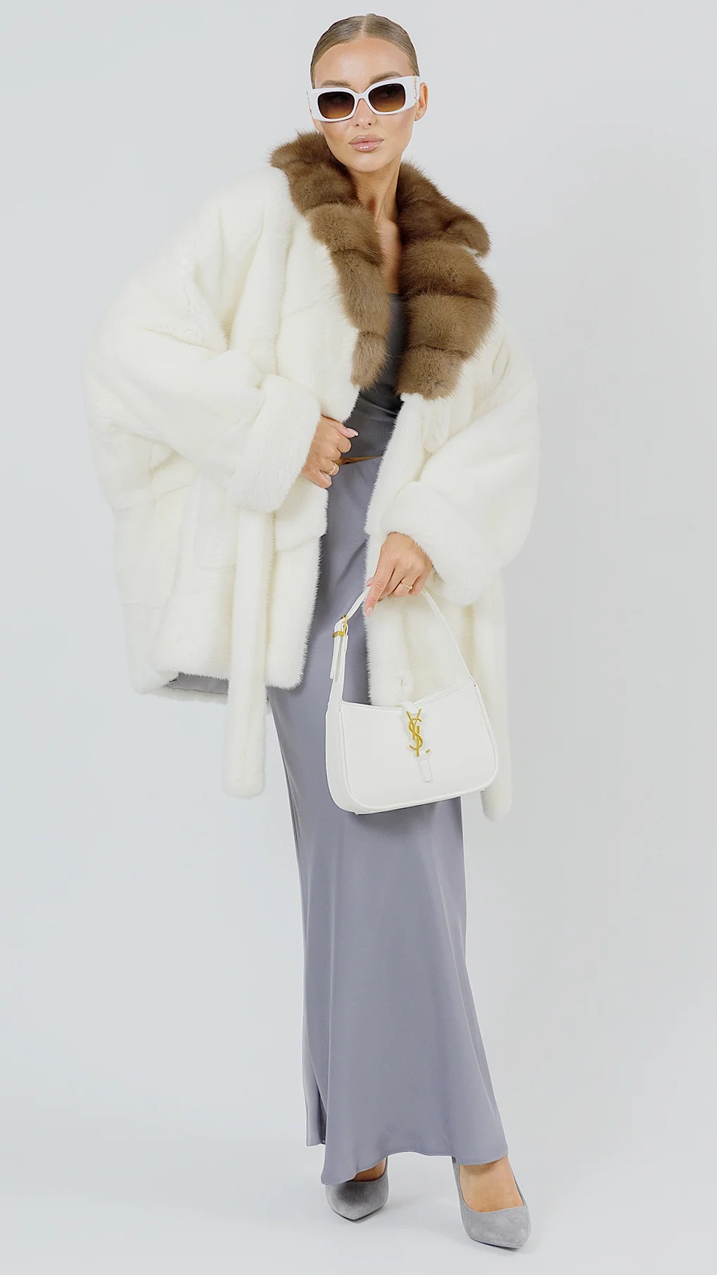 Шуба из норки White с английским воротником из меха куницы