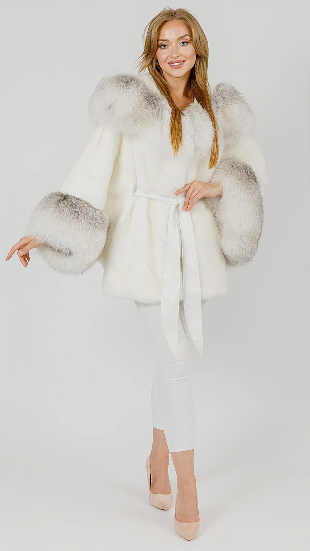 Летучая мышь из норки White с отделкой из меха полярной лисы