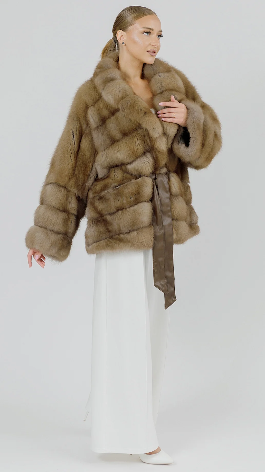 Шуба из меха куницы - фото №2