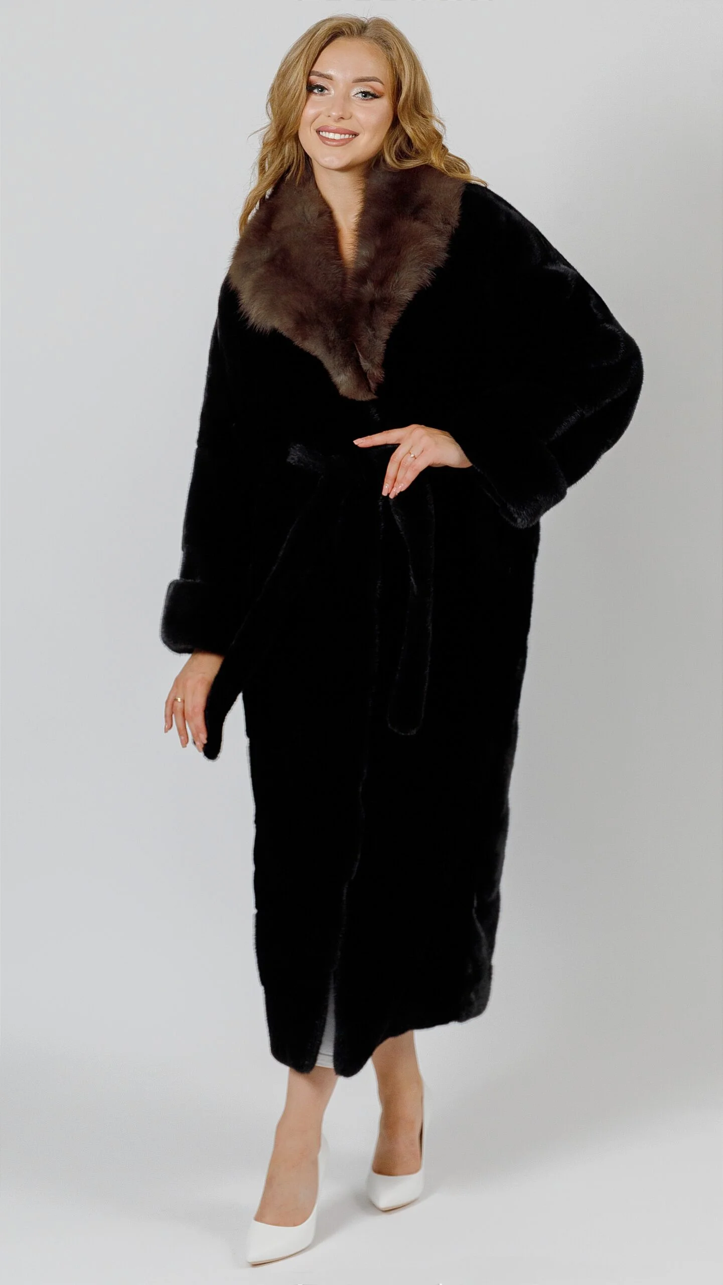 Шуба Fashion art из норки Black с английским воротником из меха куницы - фото №2